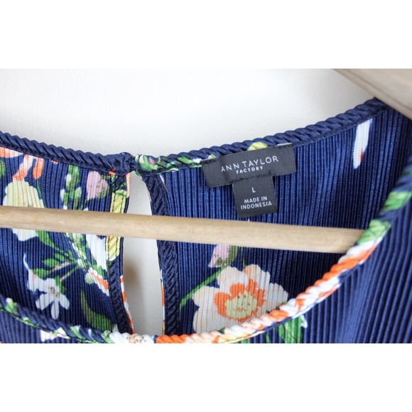 Ann Taylor Crinkle Look Scalloped Hem Floral Sleeveless Top Large - Picture 4 of 9